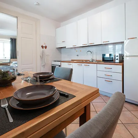 Nicole's - Trilocale In Centro