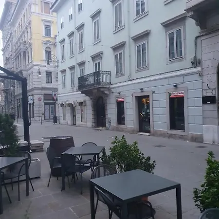 Nicole's - Trilocale In Centro * Triëst