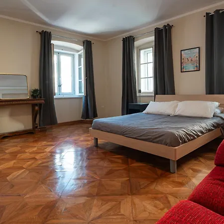 Nicole's - Trilocale In Centro Triëst